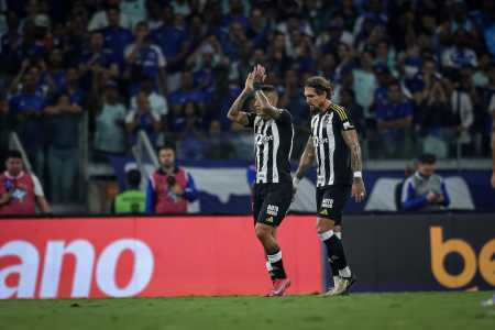 Guilherme Arana voltou a se lesionar, agora no clássico contra o Cruzeiro, pela nona rodada do Brasileiro