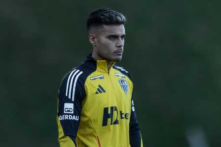 Fausto Vera durante treino pelo Atlético em 19 de maio de 2025, na Cidade do Galo