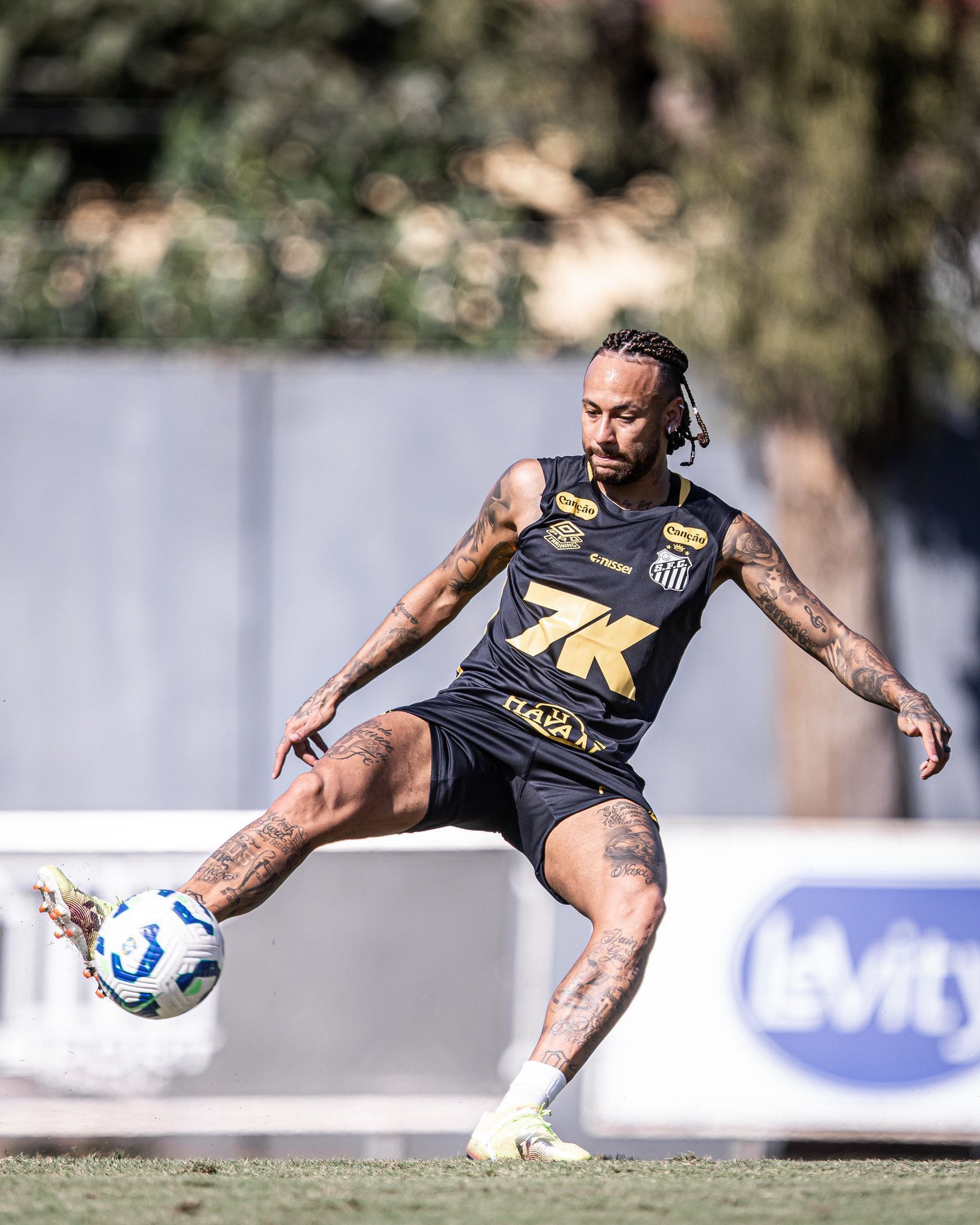 Arrascaeta, do Flamengo, revela desejo de atuar com Neymar e manda recado