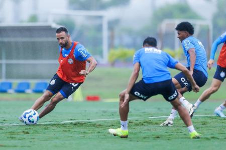 Jogadores do Bahia durante o último treino da preparação para a partida