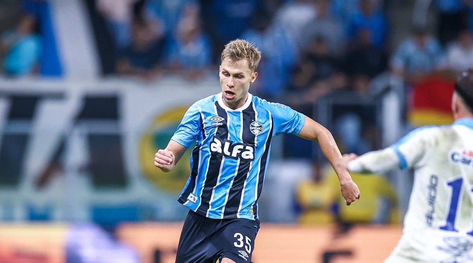 Volante do Grêmio é alvo de propostas e sondagens; veja detalhes