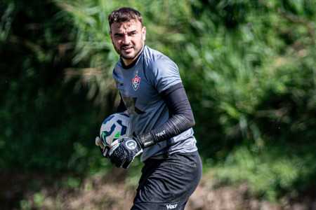 Gabriel durante treino do Vitória