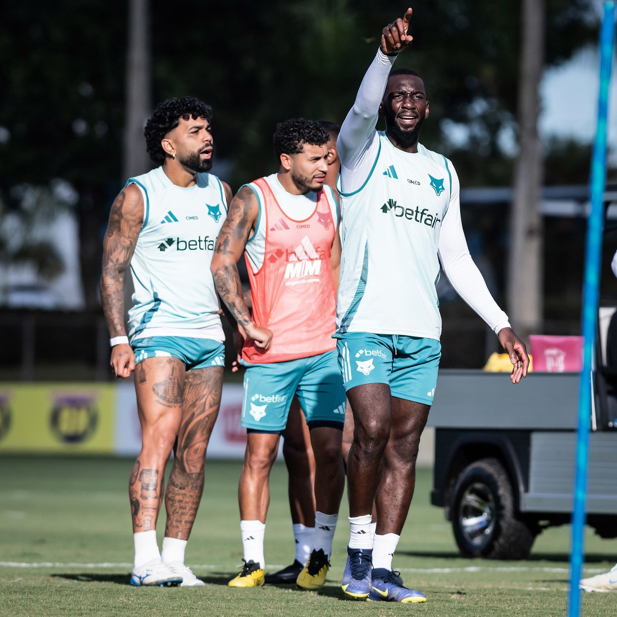 Atacante do Cruzeiro chama europeus de 'comuns' e exalta brasileiros no Mundial