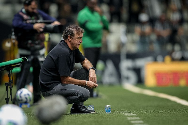 Com goleada sobre o Maringá, Cuca alcança marca histórica pelo Atlético