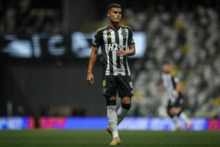 Fausto Vera em ação pelo Atlético
