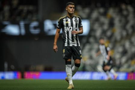 Fausto Vera em ação pelo Atlético