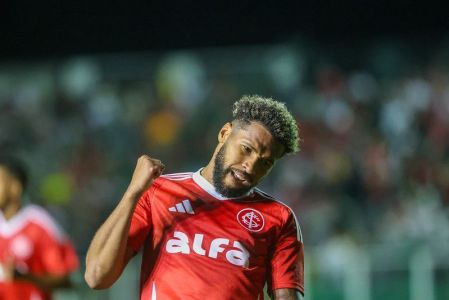 Wesley comemorando gol pelo Internacional