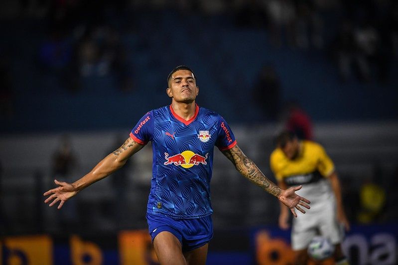 Com hat-trick de Lucas Barbosa, Bragantino atropela Criciúma e avança na Copa do Brasil