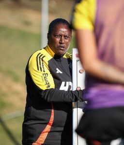 Fabiana Guedes, treinadora do Atlético feminino