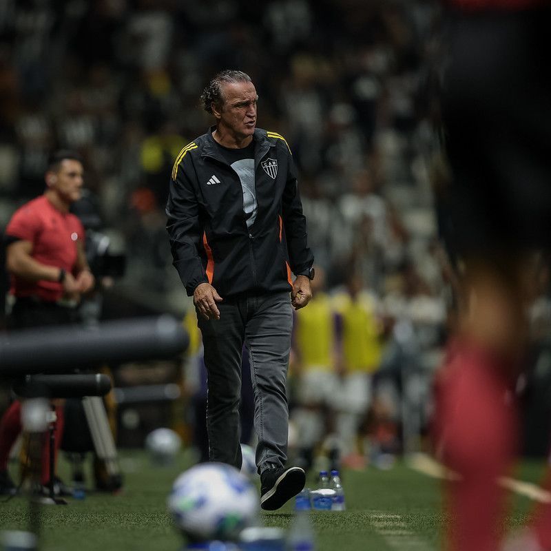 Cuca diz como ‘questão física’ pesa em rotação do elenco do Atlético