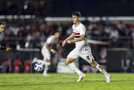 Oscar foi titular do São Paulo na derrota para o Mirassol