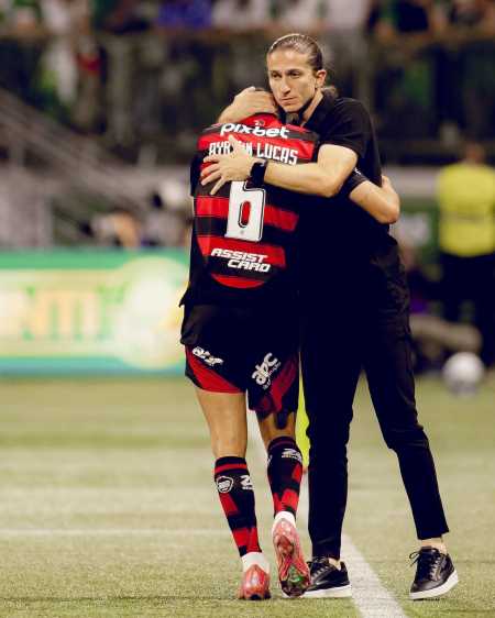 Filipe Luís exaltou vitória do Flamengo diante do Palmeiras