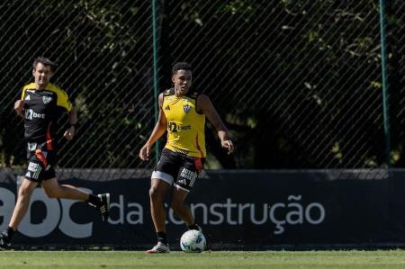 Brahian Palacios em treino do Atlético