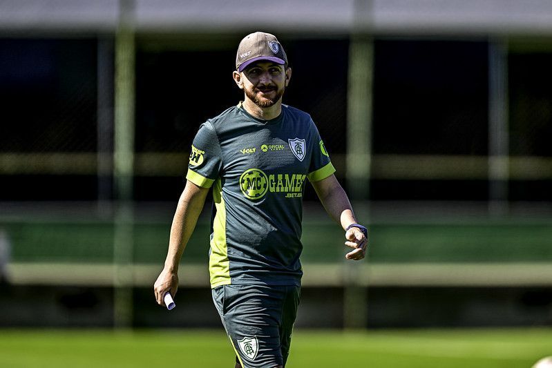 Escalação do América: William Batista deve fazer mudanças diante do Atlético-GO