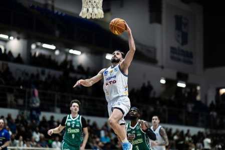 Danilo Fuzaro, do KTO Minas, durante jogo contra o Bauru Basket