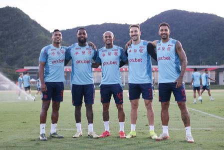 Só pela Seleção Brasileira, o Flamengo teve cinco jogadores convocados: Alex Sandro, Gerson, Wesley, Léo Ortiz e Danilo
