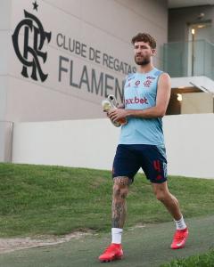 Léo Pereira em atividade no Ninho do Urubu, nesta terça (27), véspera da partida contra o Deportivo Táchira