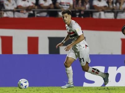 Bobadilla, volante do São Paulo