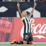 Com um a menos, Botafogo vence Universidad de Chile e avança na Libertadores