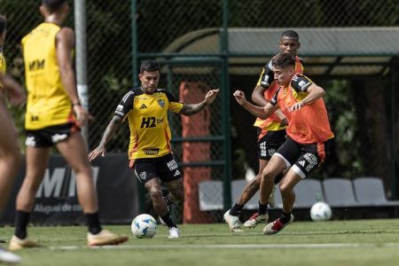 Dudu, Ivan Román e Patrick em treino do Atlético na Cidade do Galo