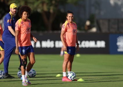 Marta durante treino da Seleção Feminina
