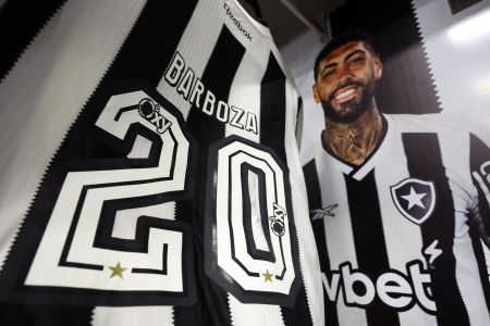 Botafogo tem o retorno de Alexander Barboza contra a Universidad de Chile