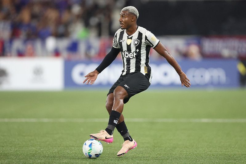 Cuiabano quebra o silêncio e se pronuncia pela primeira vez após retorno ao Botafogo