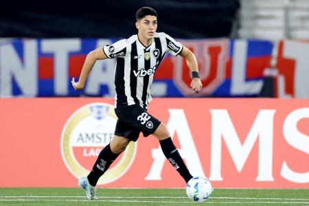 Aos 20 anos, Jair tem sequência como titular do Botafogo em 2025