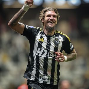 Lyanco comemorando gol pelo Atlético na Copa Sul-Americana