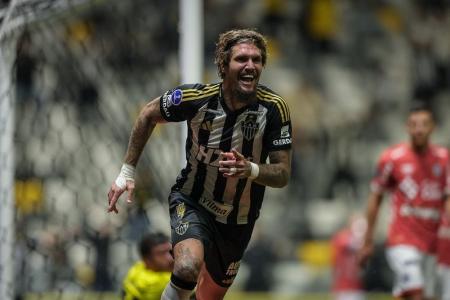 Lyanco comemorando gol pelo Atlético