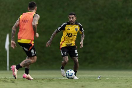 Dudu, atacante do Atlético, durante treino na Cidade do Galo