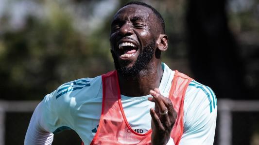 Bolasie em treinamento do Cruzeiro na Toca II