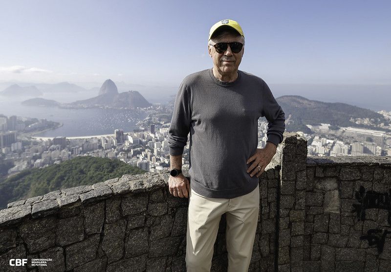 Novo técnico da Seleção, Carlo Ancelotti visita Cristo Redentor no Rio de Janeiro