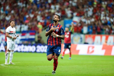 Willian José celebra um dos gols que marcou contra o São Paulo