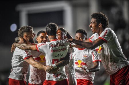 RB Bragantino assumiu a liderança do Brasileirão ao vencer o Vasco neste sábado (31)