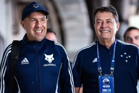 Leonardo Jardim (esq) e Pedro Lourenço (dir), do Cruzeiro
