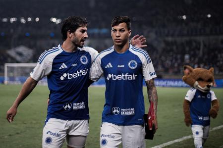 Jogadores do Cruzeiro em partida no Mineirão, em Belo Horizonte