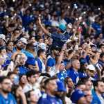 Torcida do Cruzeiro se mobiliza após pedido da filha de gari assassinado em BH