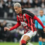 De saída do Vitória, Janderson destaca importância de Carpini em sua carreira