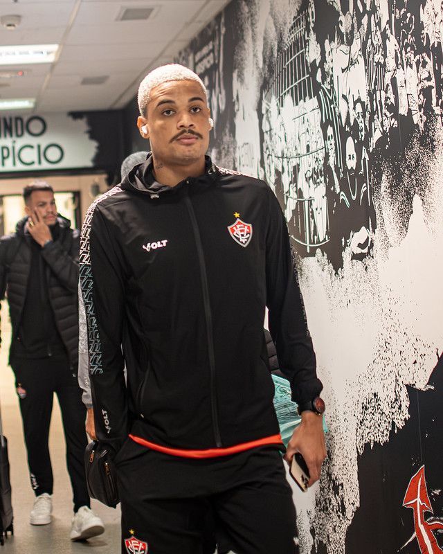 Vitória recusa primeira proposta milionária de clube turco por artilheiro