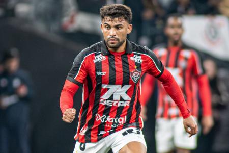 Ronald em ação pelo Vitória, no Campeonato Brasileiro