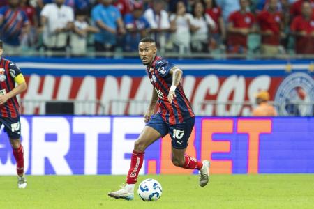 Ademir em campo pelo Bahia, no Campeonato Brasileiro