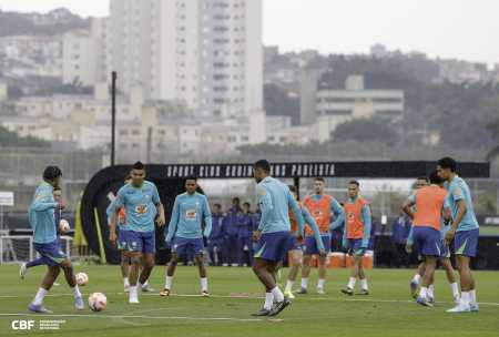 Ancelotti esboça possível time para enfrentar o Equador