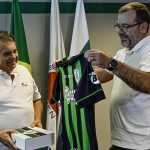 Presidente do América garante permanência de Enderson Moreira