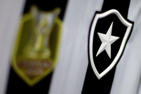 Escudo do Botafogo na camisa da temporada 2025