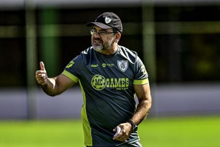 Enderson Moreira, técnico do América