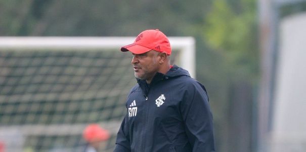 Roger Machado tenta montar equipe sem uma série de jogadores
