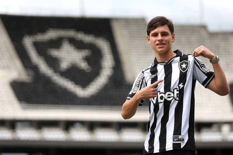 Reforço argentino do Botafogo garante inspiração em craque do ano passado