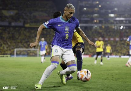 Richarlison foi titular no confronto contra o Equador nessa quinta-feira (5)