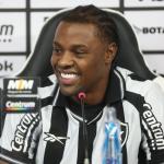 Desejo antigo, Kaio Pantaleão é apresentado oficialmente pelo Botafogo
